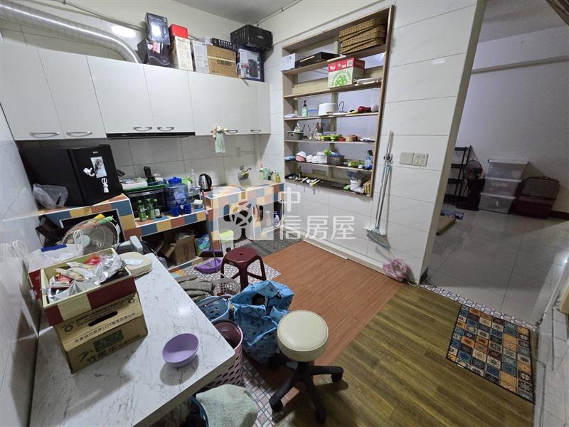 花蓮市中正國小前黃金店面房屋室內格局與周邊環境