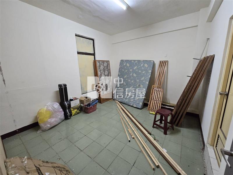 花蓮市中正國小前黃金店面房屋室內格局與周邊環境