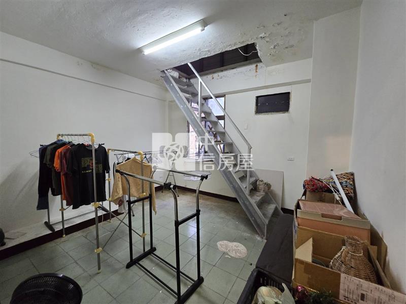 花蓮市中正國小前黃金店面房屋室內格局與周邊環境