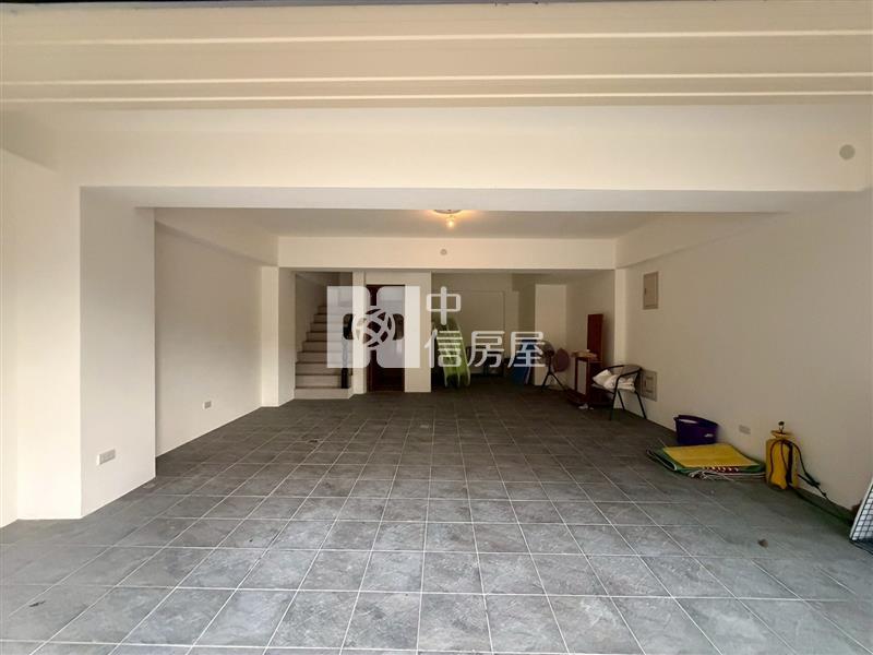新社邊間輕屋齡美墅房屋室內格局與周邊環境