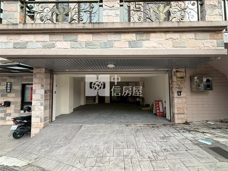新社邊間輕屋齡美墅房屋室內格局與周邊環境