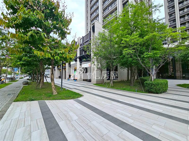 南興公園旁角間店面雙平車大空間房屋室內格局與周邊環境