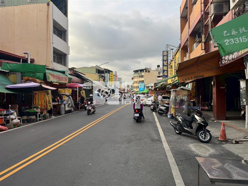 草屯市區大觀市場大店面房屋室內格局與周邊環境