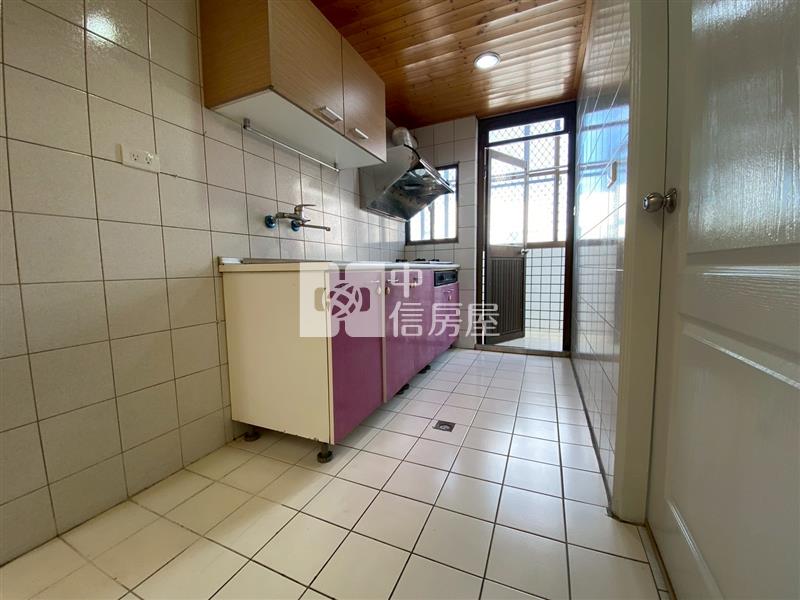 新平國小美四房房屋室內格局與周邊環境