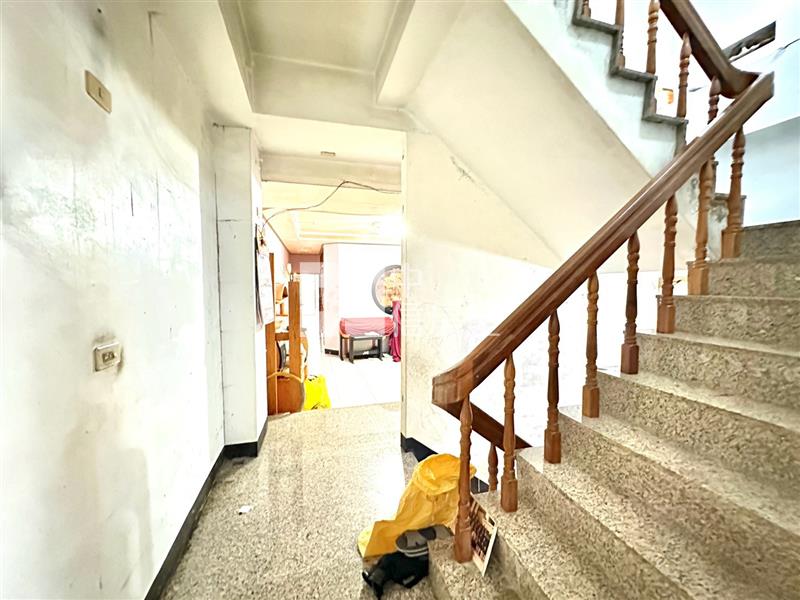 成功商圈大地坪透天房屋室內格局與周邊環境