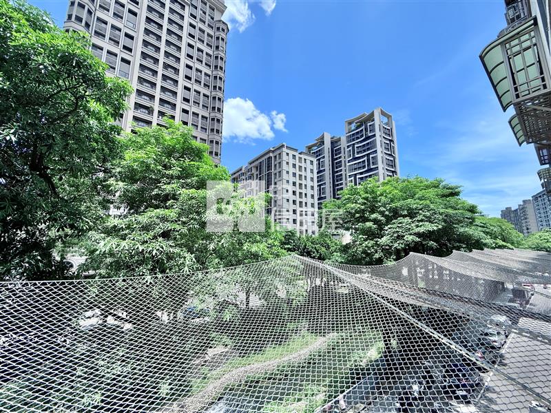 西屯精華地段｜惠來永久水岸景觀～日式現代風美宅｜外牆拉皮房屋室內格局與周邊環境