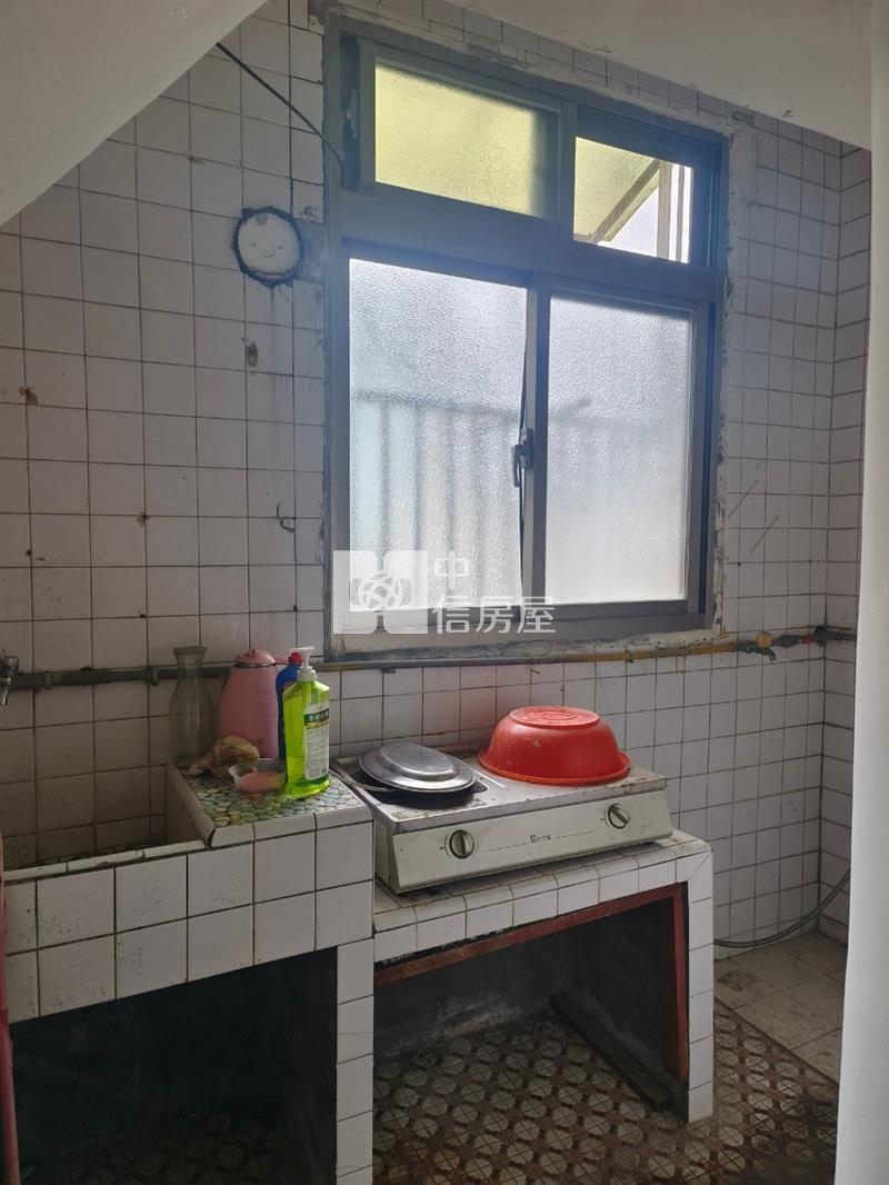 ▲通仁街路邊挑高一樓房屋室內格局與周邊環境