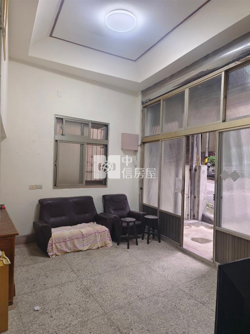 ▲通仁街路邊挑高一樓房屋室內格局與周邊環境