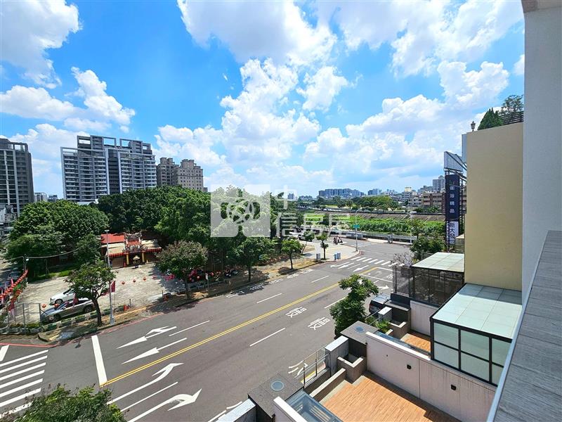 正10期25米景賢路朝南全新電梯透天別墅房屋室內格局與周邊環境