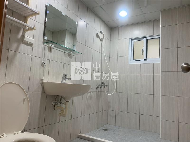 仁德大面寬邊間店商住房屋室內格局與周邊環境