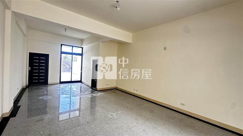 國民九街電梯大店面房屋室內格局與周邊環境