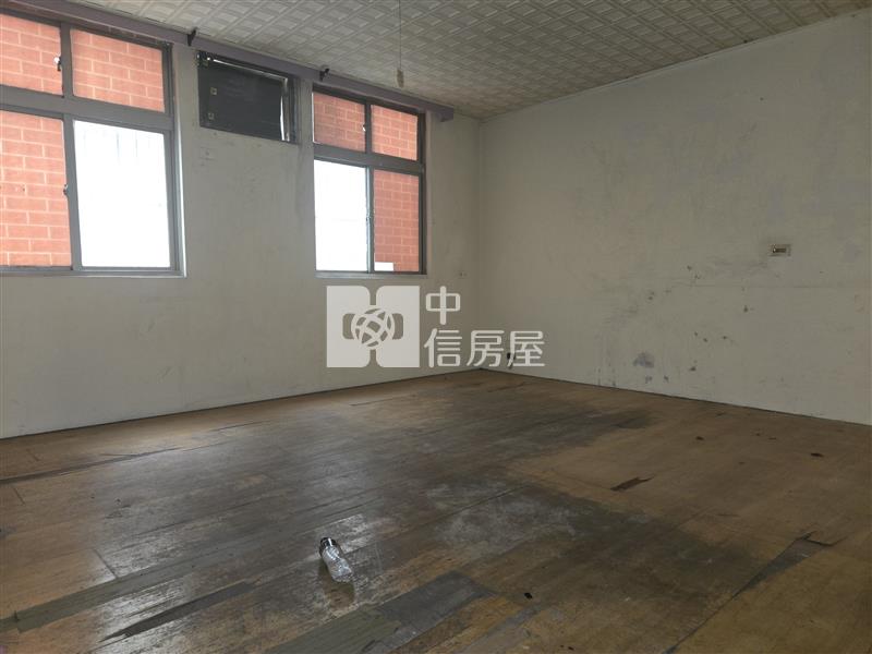 近體育園區稀有大透天房屋室內格局與周邊環境