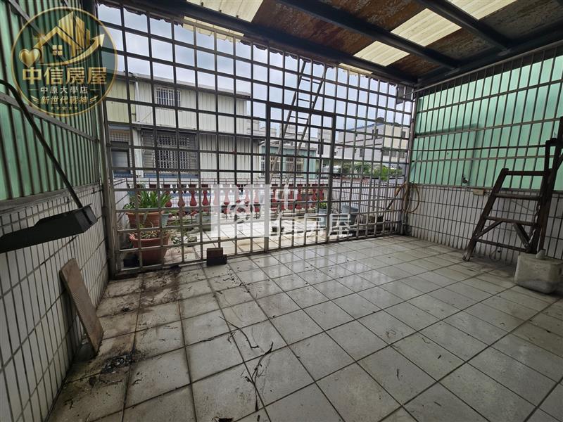 近體育園區稀有大透天房屋室內格局與周邊環境