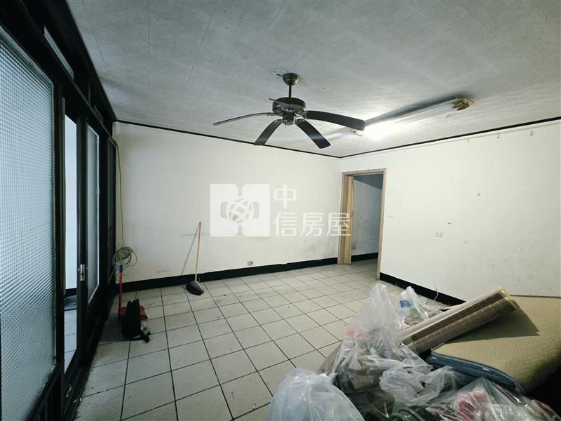 近體育園區稀有大透天房屋室內格局與周邊環境
