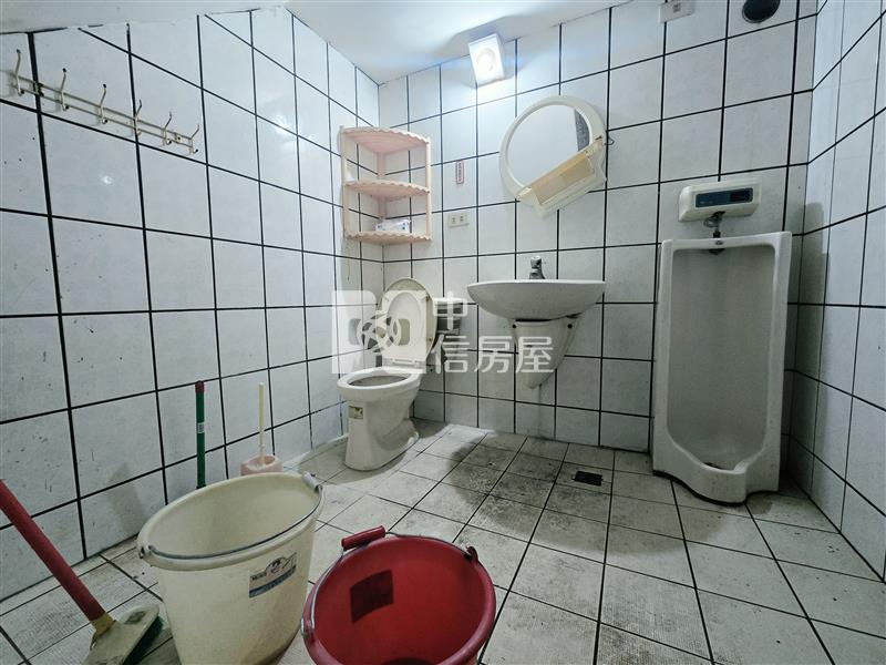 近體育園區稀有大透天房屋室內格局與周邊環境