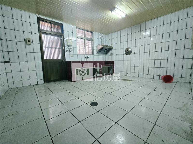 近體育園區稀有大透天房屋室內格局與周邊環境