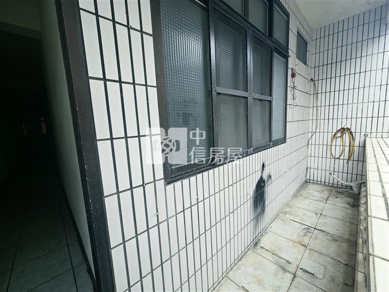近體育園區稀有大透天房屋室內格局與周邊環境