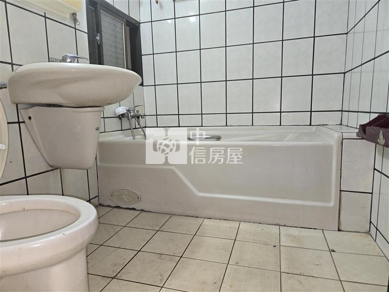 近體育園區稀有大透天房屋室內格局與周邊環境