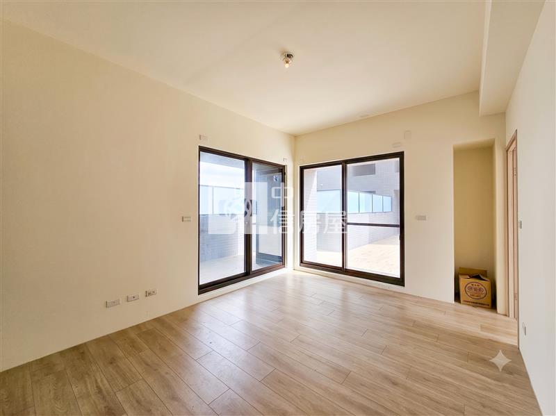 中科兩房平車角間超大露臺戶房屋室內格局與周邊環境