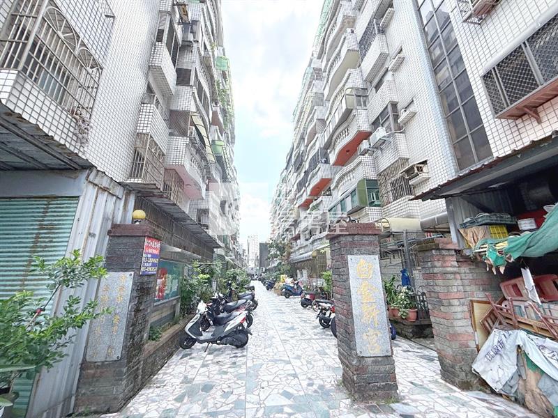 【新世紀】華勛白金新宮大3房平面車房屋室內格局與周邊環境