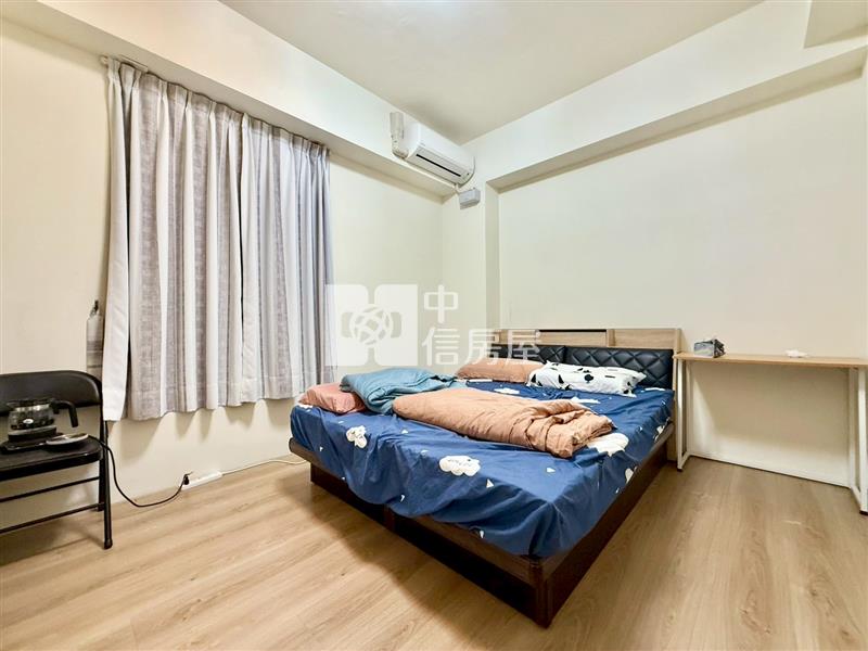 一山豁然臨路車庫別墅房屋室內格局與周邊環境
