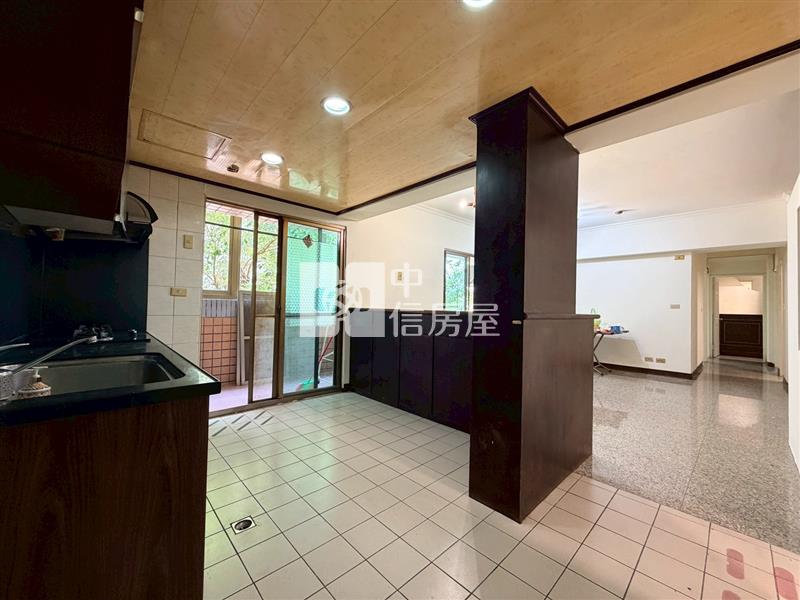 (靜園A區)樹德國小~室內44坪庭園4+1房雙併戶附平車房屋室內格局與周邊環境