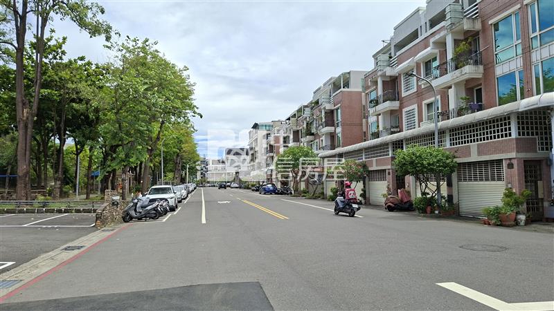 虎尾寮15米文宏路邊間店住房屋室內格局與周邊環境