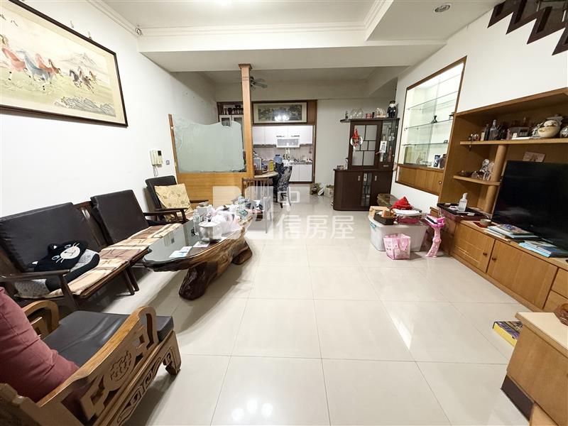 北區大面寬大地坪車庫別墅房屋室內格局與周邊環境