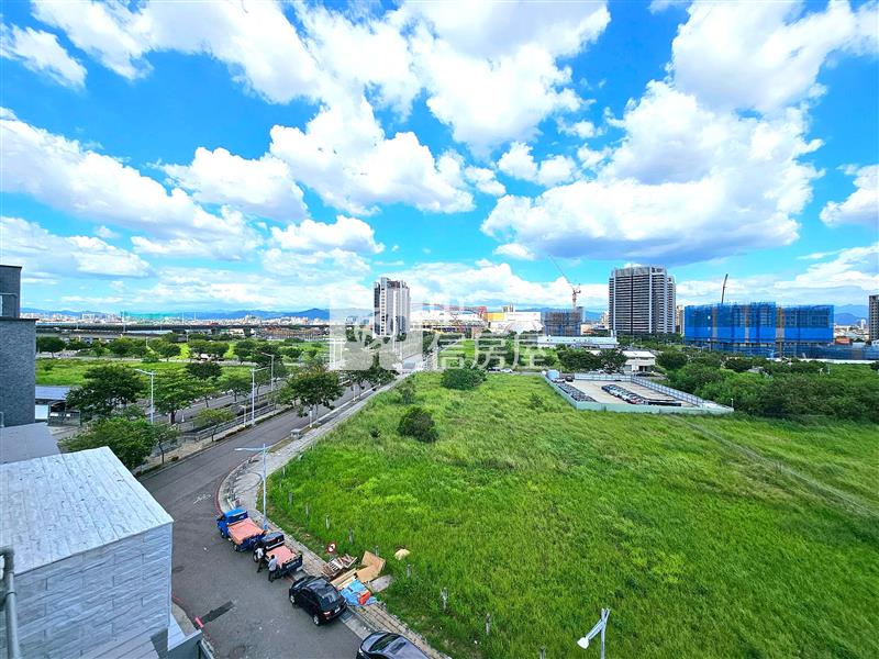 漢神洲際球場10米臨路面寬6米電梯別墅(專)房屋室內格局與周邊環境