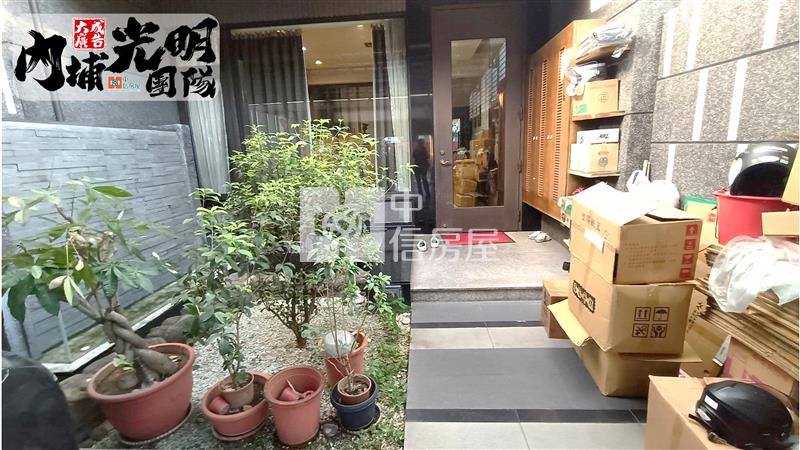 大地坪庭院面寬車庫透天房屋室內格局與周邊環境