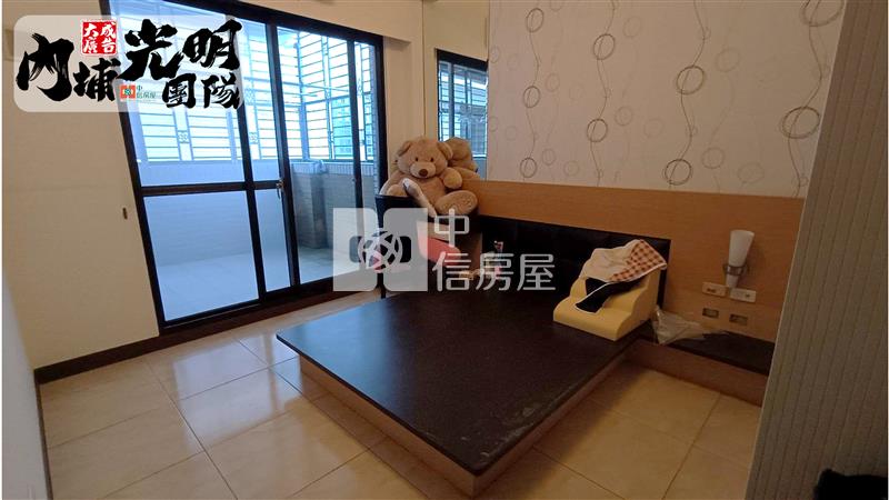 大地坪庭院面寬車庫透天房屋室內格局與周邊環境