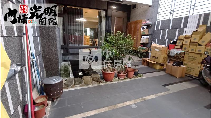 大地坪庭院面寬車庫透天房屋室內格局與周邊環境