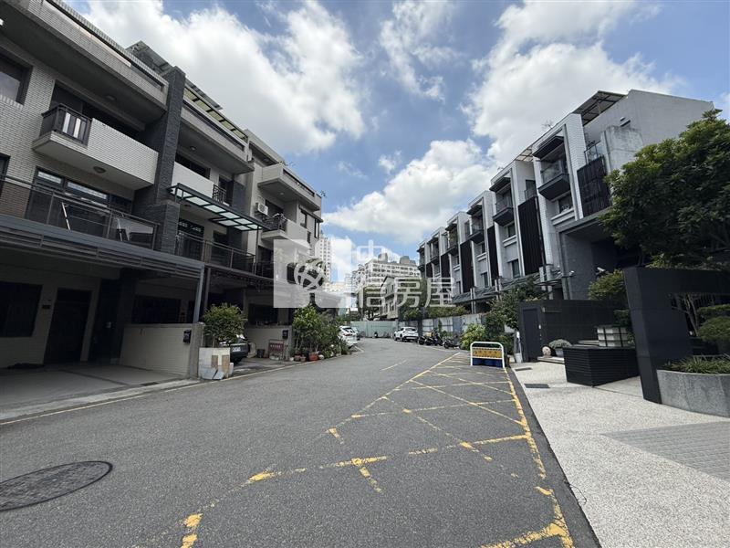 工學商圈震後臨路雙車別墅房屋室內格局與周邊環境