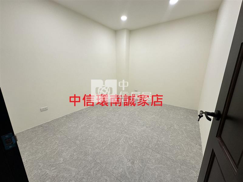 梅龍莊前院停車美透天房屋室內格局與周邊環境