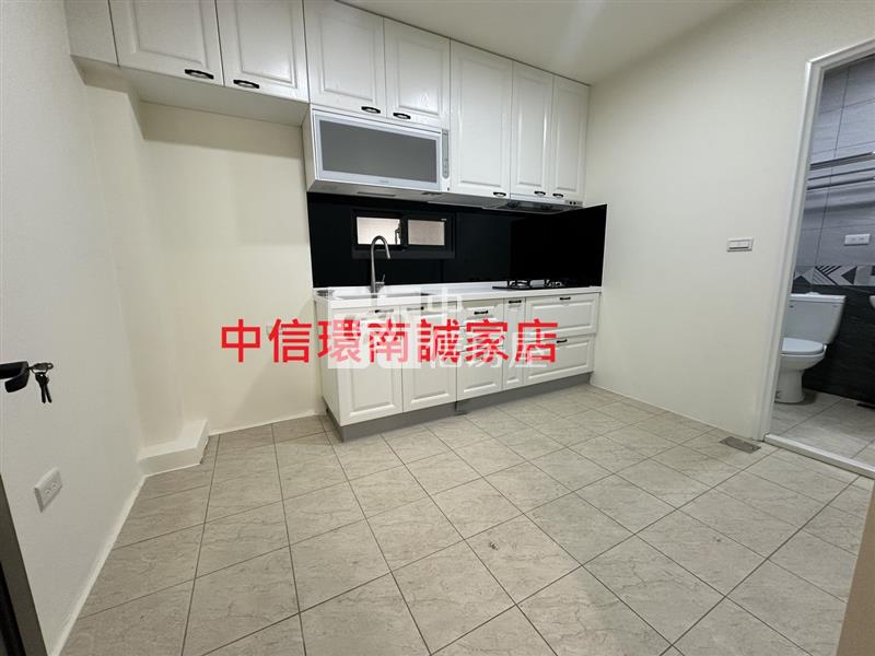 梅龍莊前院停車美透天房屋室內格局與周邊環境