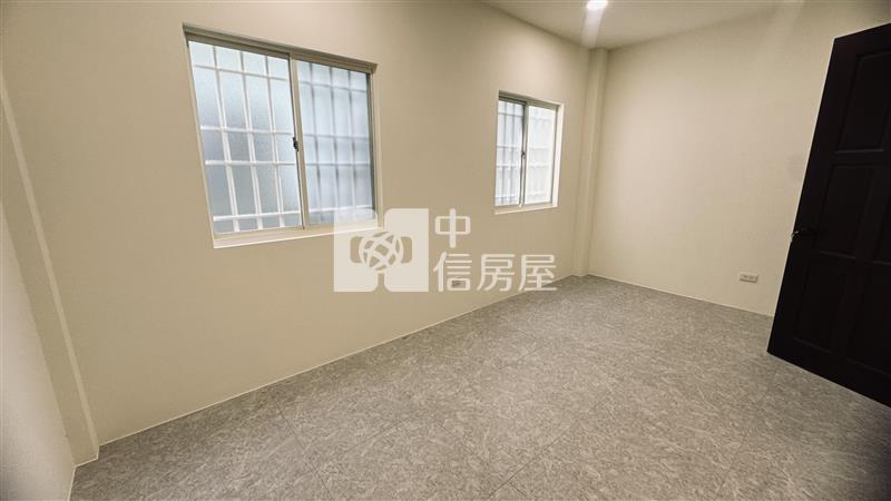 梅龍莊前院停車美透天房屋室內格局與周邊環境