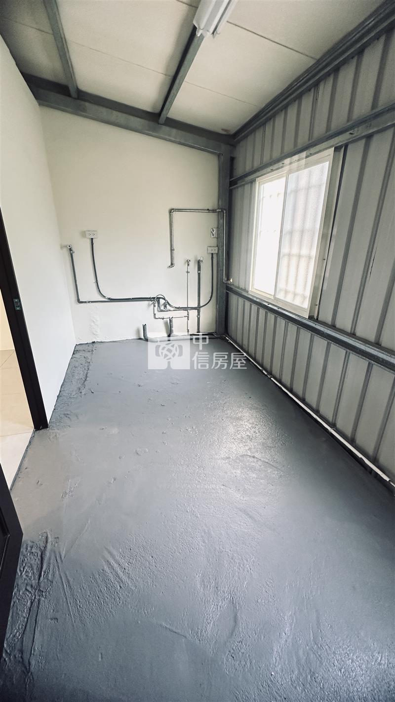 梅龍莊前院停車美透天房屋室內格局與周邊環境