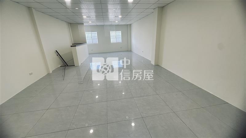 梅龍莊前院停車美透天房屋室內格局與周邊環境