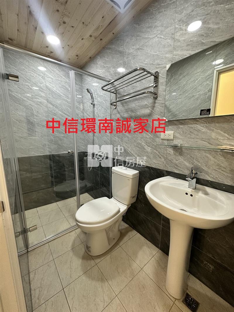 梅龍莊前院停車美透天房屋室內格局與周邊環境