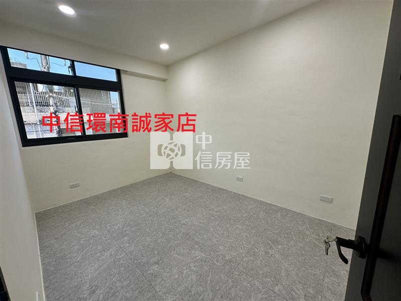 梅龍莊前院停車美透天房屋室內格局與周邊環境