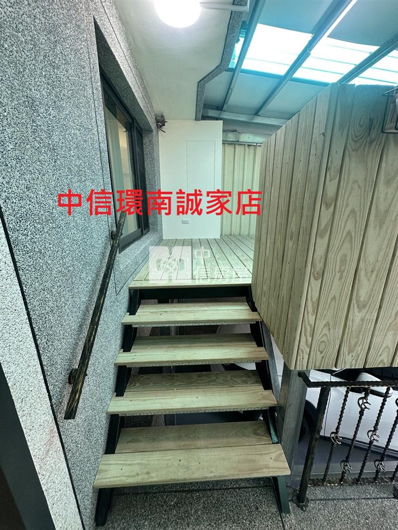 梅龍莊前院停車美透天房屋室內格局與周邊環境