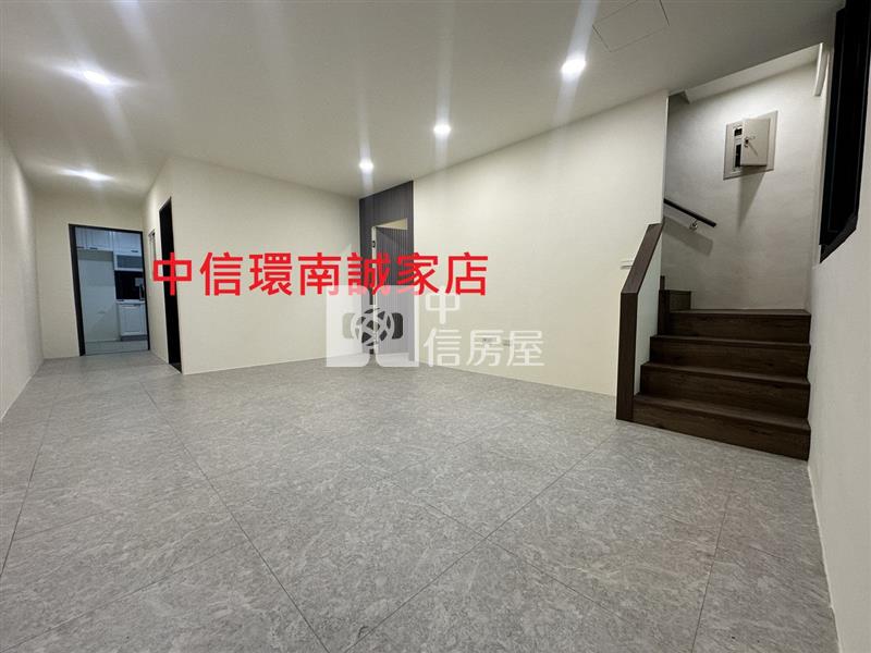 梅龍莊前院停車美透天房屋室內格局與周邊環境