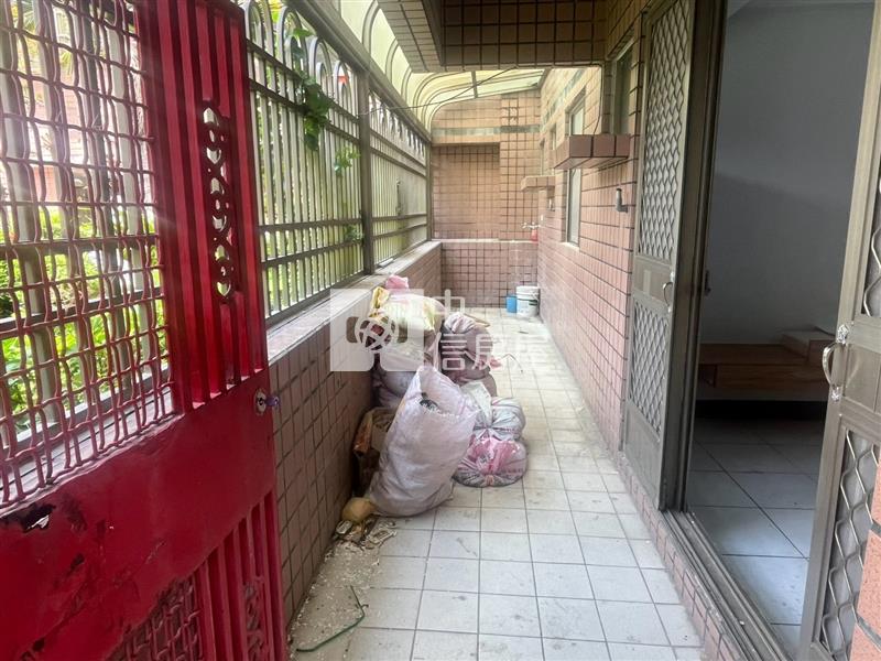 東方聖羅蘭整新平車華廈房屋室內格局與周邊環境