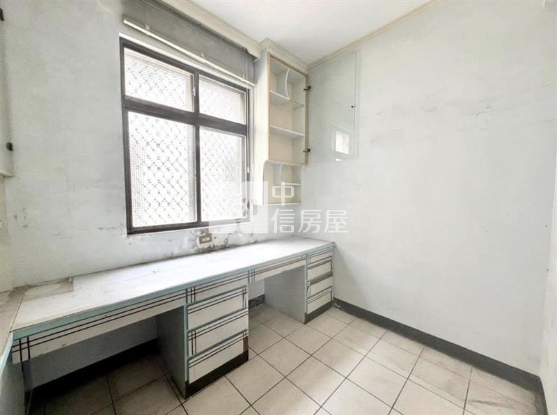 中壢後站大面寬透天房屋室內格局與周邊環境