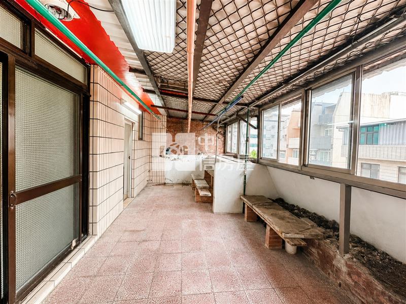 中壢後站大面寬透天房屋室內格局與周邊環境
