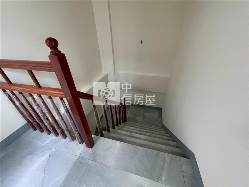 竹崎坑仔坪車庫別墅A2房屋室內格局與周邊環境