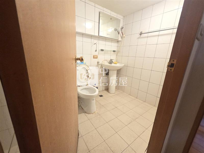 D022綠葉稀有華廈三房房屋室內格局與周邊環境