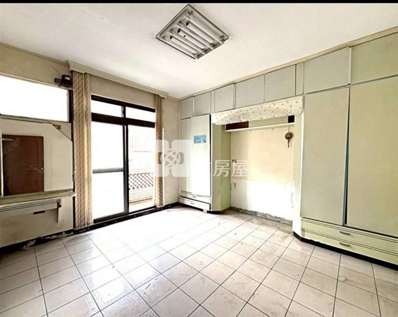 中壢後站大面寬透天房屋室內格局與周邊環境