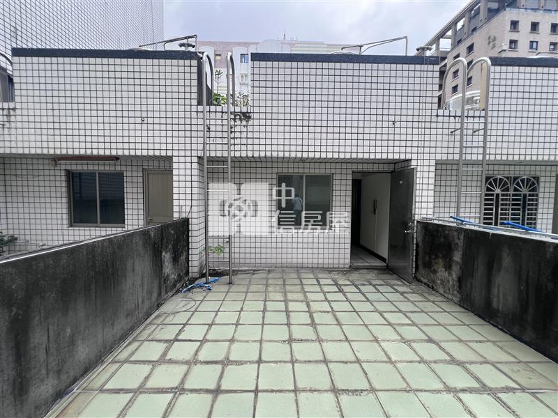 正黎明路逢甲5樓熱鬧透店房屋室內格局與周邊環境