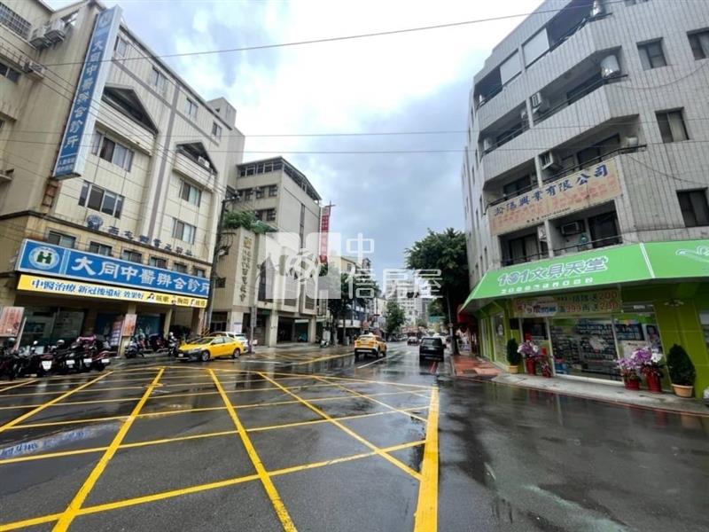 西屯黎明商圈角間收租透店房屋室內格局與周邊環境